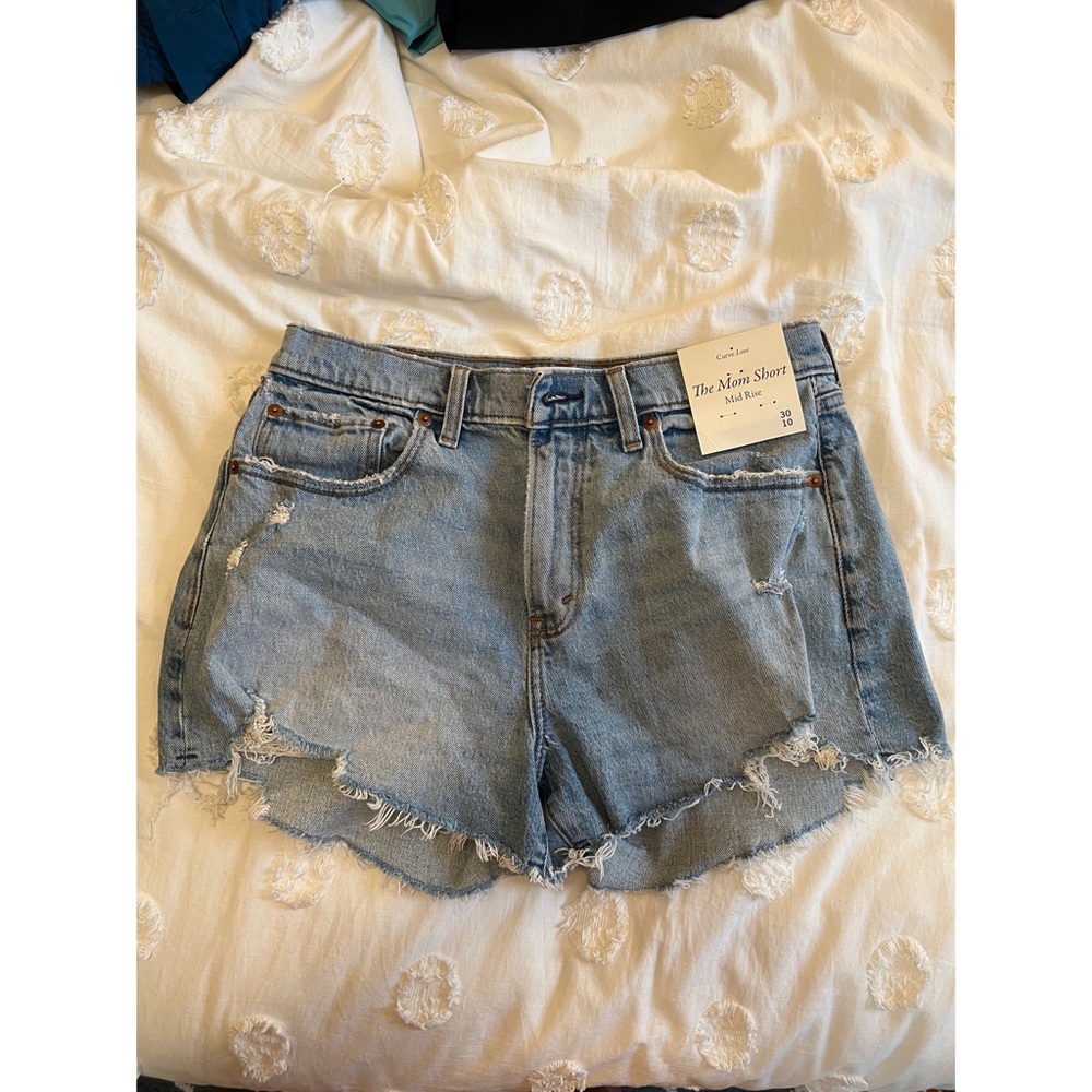 Abercrombie Curve Love mid rise mom short
